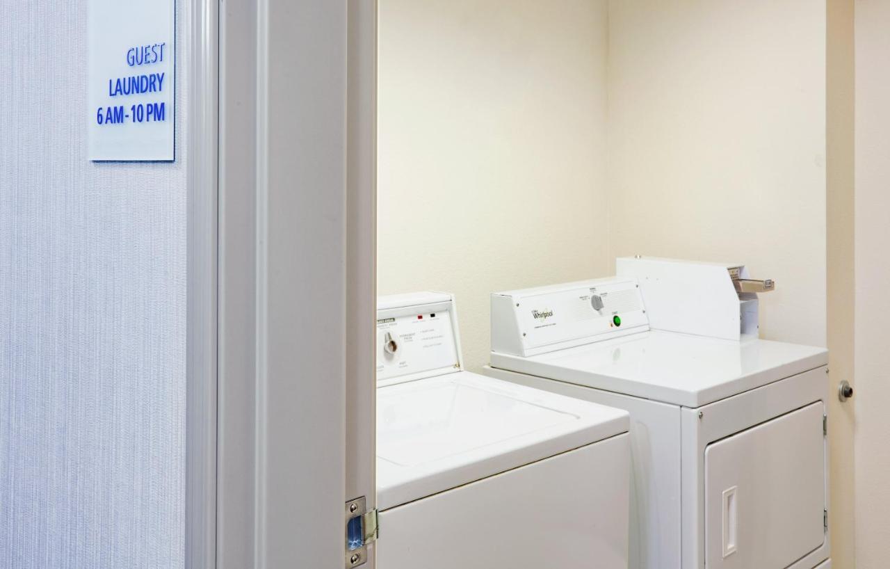 Holiday Inn Express & Suites - Dickinson By Ihg Buitenkant foto