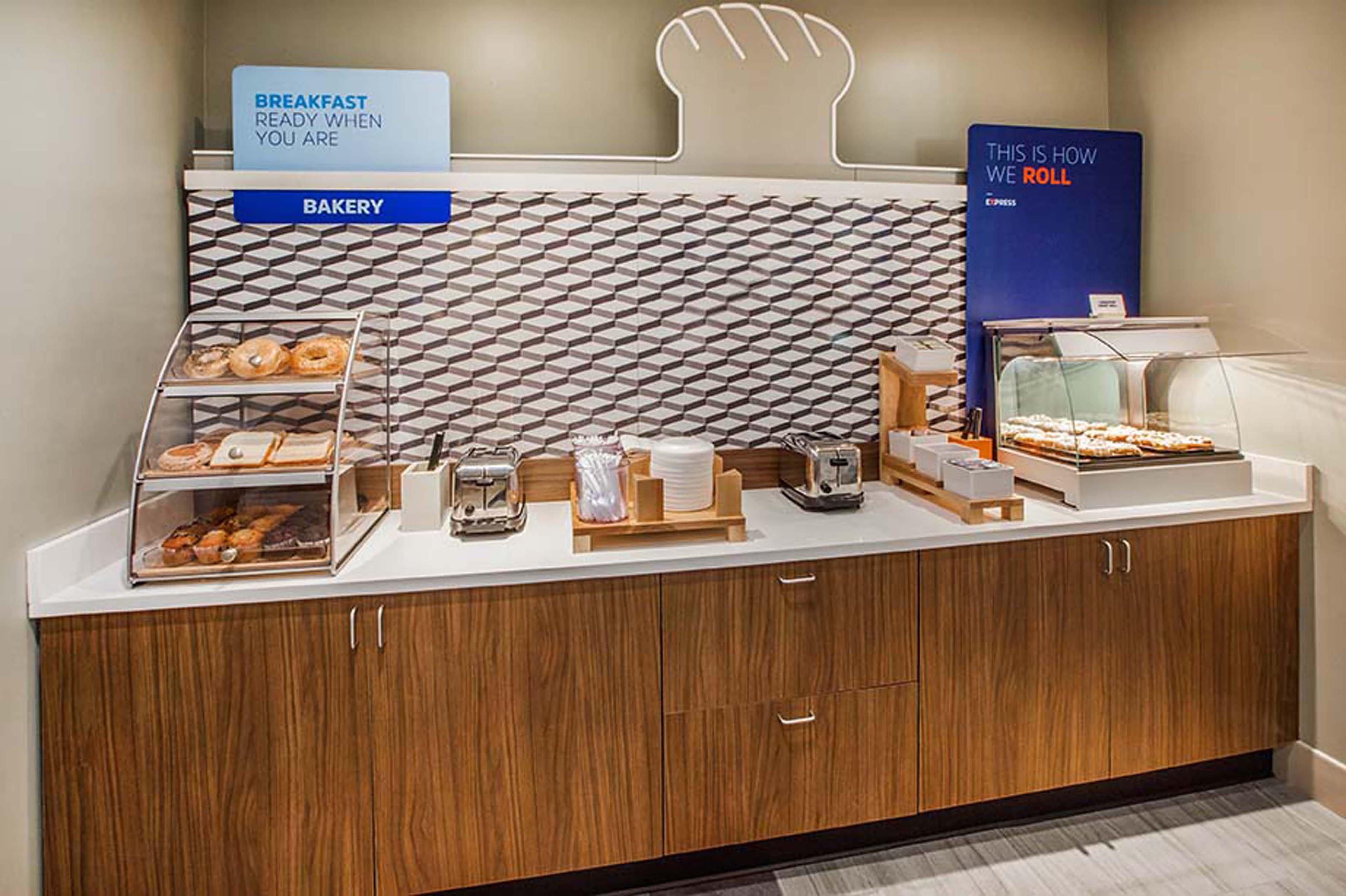 Holiday Inn Express & Suites - Dickinson By Ihg Buitenkant foto