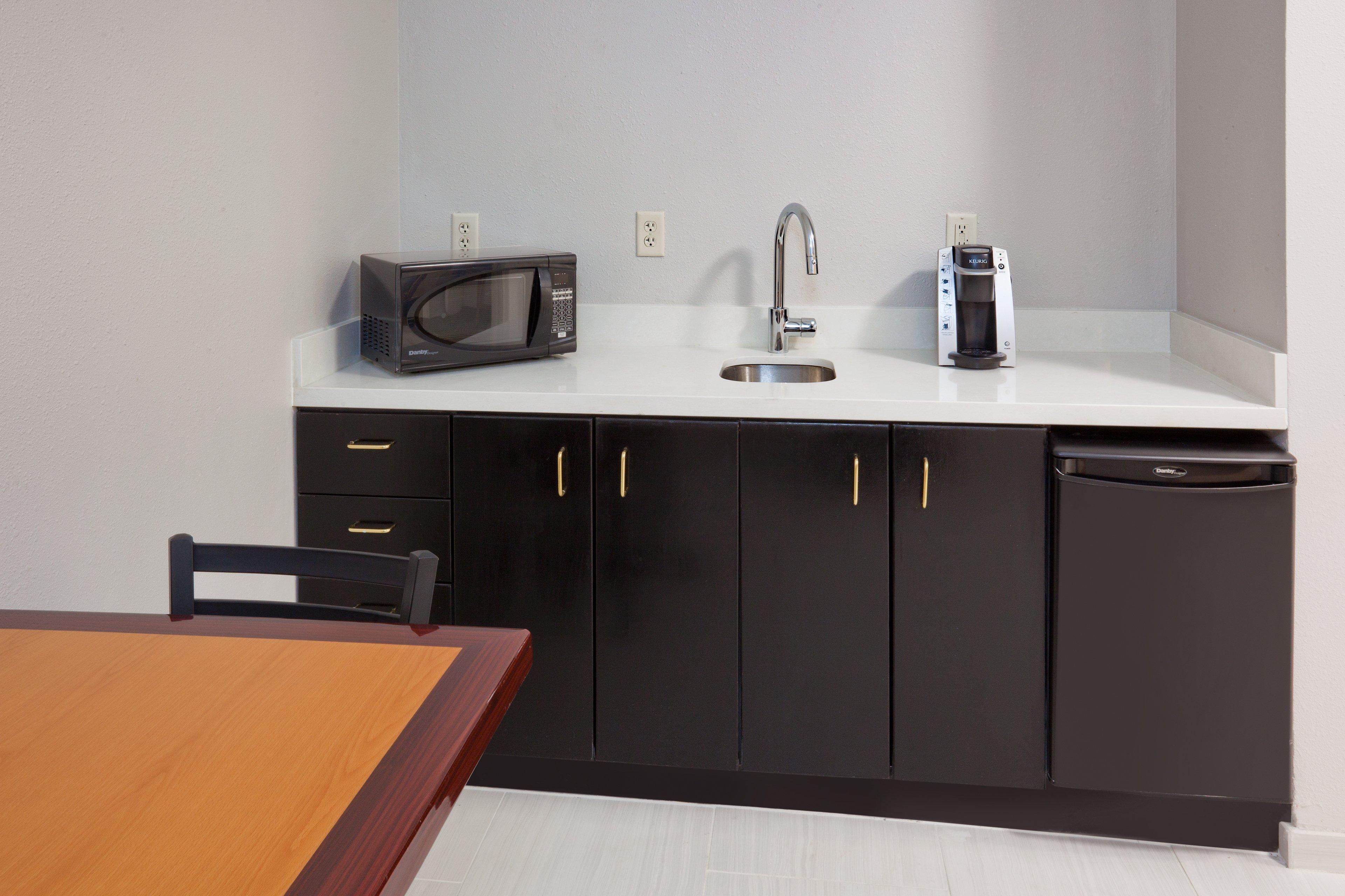 Holiday Inn Express & Suites - Dickinson By Ihg Buitenkant foto