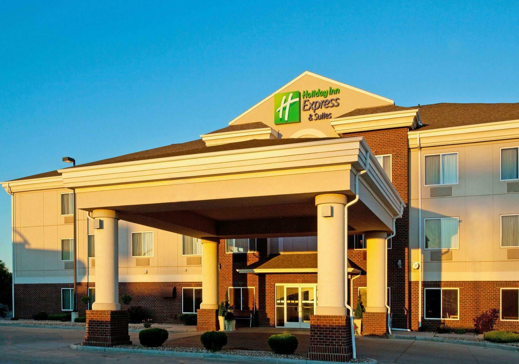 Holiday Inn Express & Suites - Dickinson By Ihg Buitenkant foto